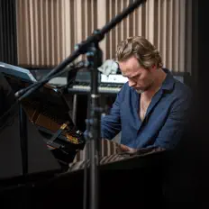 Dengarkan Erik Martens, tonton video musik, baca bio, lihat tanggal tur & lainnya!