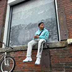 Poslechněte si interpreta 203 Sauza, sledujte hudební videa, přečtěte si životopis, podívejte se na data turné a další informace.