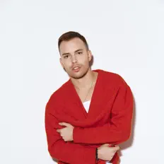 Hör dir YOGEN an, schau dir Musikvideos an, lies die Biografie, finde Tourdaten und mehr!