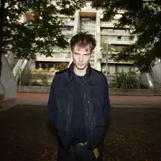 Escucha a Mole, mira vídeos musicales, lee la biografía, consulta fechas de giras y mucho más.