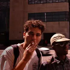 Ouve Ozzy, vê vídeos de música, lê a biografia, vê as datas da digressão e muito mais!