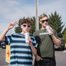 Escucha a boredhouse, mira vídeos musicales, lee la biografía, consulta fechas de giras y mucho más.