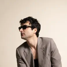 Luister naar Adrien Gallo, bekijk muziekvideo's, lees de bio, bekijk de tourdata, en meer!