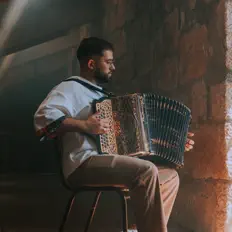 Poslechněte si interpreta Kevin Almeida, sledujte hudební videa, přečtěte si životopis, podívejte se na data turné a další informace.