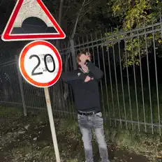 Poslechněte si interpreta GGlore, sledujte hudební videa, přečtěte si životopis, podívejte se na data turné a další informace.