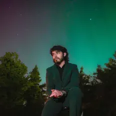 Posłuchaj wykonawcy Drew Dazy, obejrzyj teledyski, przeczytaj biografię, zobacz daty tras koncertowych i nie tylko!