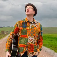 Hör dir undefined an, schau dir Musikvideos an, lies die Biografie, finde Tourdaten und mehr!