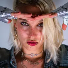 Luister naar INA, bekijk muziekvideo's, lees de bio, bekijk de tourdata, en meer!