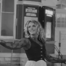 Mallory Georgia Marie सुनें, म्यूज़िक वीडियो देखें, बायो पढ़ें, दौरे की तारीखें और बहुत कुछ देखें!