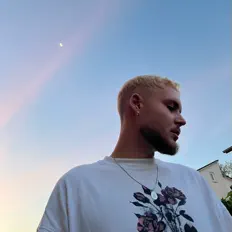Listen to AZUR, watch music videos, read bio, see tour dates & more!