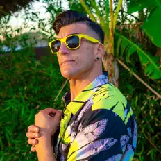 Poslechněte si interpreta Pinto "Wahin", sledujte hudební videa, přečtěte si životopis, podívejte se na data turné a další informace.