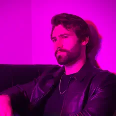 聆聽 Grayson Walsh、觀看音樂影片、閱讀小傳、查看巡演日期等！