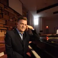 Escucha a undefined, mira vídeos musicales, lee la biografía, consulta fechas de giras y mucho más.