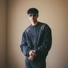 GOGOを聴いたり、ミュージックビデオを鑑賞したり、経歴やツアー日程などを確認したりしましょう！