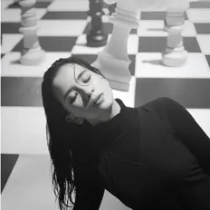 Dengarkan Suki Low, tonton video musik, baca bio, lihat tanggal tur & lainnya!