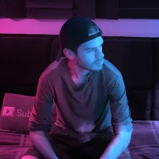 Posłuchaj wykonawcy Solar Heavy, obejrzyj teledyski, przeczytaj biografię, zobacz daty tras koncertowych i nie tylko!