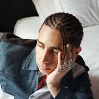 undefined सुनें, म्यूज़िक वीडियो देखें, बायो पढ़ें, दौरे की तारीखें और बहुत कुछ देखें!