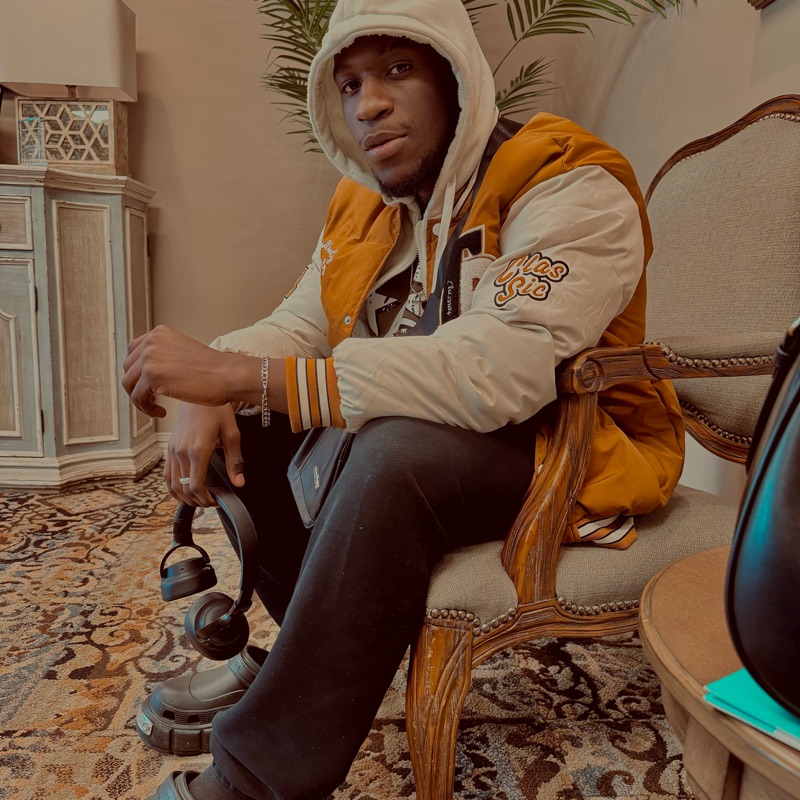 Aroon Guy - My Type (feat. Untold Gavinci)