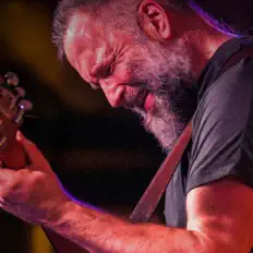 Poslechněte si interpreta WiL, sledujte hudební videa, přečtěte si životopis, podívejte se na data turné a další informace.