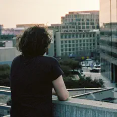 andromeda fallingを聴いたり、ミュージックビデオを鑑賞したり、経歴やツアー日程などを確認したりしましょう！