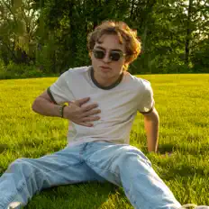 Hör dir Christian Yianopoulos an, schau dir Musikvideos an, lies die Biografie, finde Tourdaten und mehr!