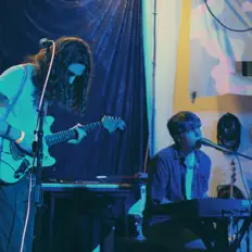 Poslechněte si interpreta Cap'n Marble, sledujte hudební videa, přečtěte si životopis, podívejte se na data turné a další informace.