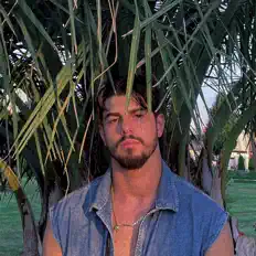 Escucha a CALI, mira videos musicales, lee su biografía, consulta las fechas de las gira y más.