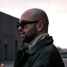 Posłuchaj wykonawcy Slava Zoloto, obejrzyj teledyski, przeczytaj biografię, zobacz daty tras koncertowych i nie tylko!