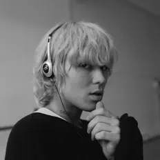 Escucha a JASE51, mira videos musicales, lee su biografía, consulta las fechas de las gira y más.