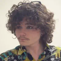 Ouve undefined, vê vídeos de música, lê a biografia, vê as datas da digressão e muito mais!