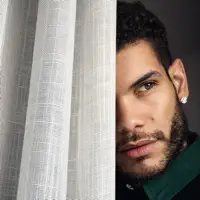 Poslechněte si interpreta undefined, sledujte hudební videa, přečtěte si životopis, podívejte se na data turné a další informace.