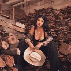 聆聽 Nicole Vega、觀看音樂影片、閱讀小傳、查看巡演日期等！