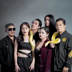 Dengarkan Solemn, tonton video musik, baca bio, lihat tanggal tur & lainnya!