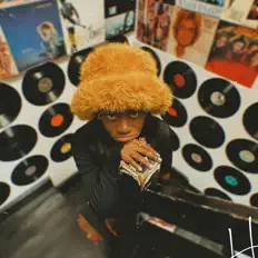 Sacha Tを聴いたり、ミュージックビデオを鑑賞したり、経歴やツアー日程などを確認したりしましょう！