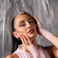 Escucha a Rubi, mira videos musicales, lee su biografía, consulta las fechas de las gira y más.