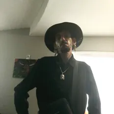 J-Nahm dinle, müzik videolarını izle, biyografisini oku, tur tarihlerini ve daha fazlasını gör!