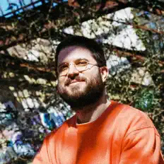 DJ Psychiatreを聴いたり、ミュージックビデオを鑑賞したり、経歴やツアー日程などを確認したりしましょう！