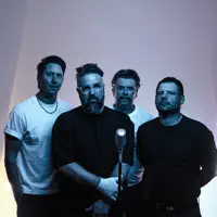 Hör dir undefined an, schau dir Musikvideos an, lies die Biografie, finde Tourdaten und mehr!