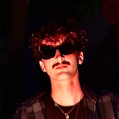 Phramを聴いたり、ミュージックビデオを鑑賞したり、経歴やツアー日程などを確認したりしましょう！