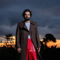Hör dir Felipe Antunes an, schau dir Musikvideos an, lies die Biografie, finde Tourdaten und mehr!