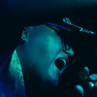 Hör dir undefined an, schau dir Musikvideos an, lies die Biografie, finde Tourdaten und mehr!