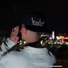 Dengarkan J. Royal, tonton video musik, baca bio, lihat tanggal tur & lainnya!