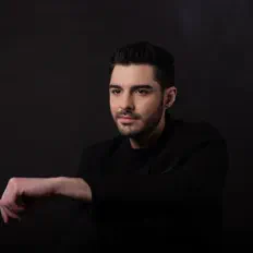 Écoutez Dimitris Peripanos, regardez des vidéoclips, lisez la biographie, consultez les dates de tournée et plus encore !