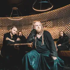 Écoutez Royalen, regardez des vidéoclips, lisez la biographie, consultez les dates de tournée et plus encore !