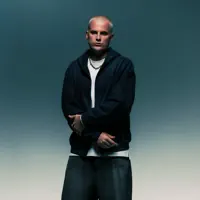 Dengarkan undefined, tonton video musik, baca bio, lihat tanggal tur & lainnya!