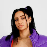 Luister naar undefined, bekijk muziekvideo's, lees de bio, bekijk de tourdata, en meer!