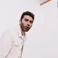 收听 undefined、观看音乐视频、阅读小传、查看巡演日期等 ！