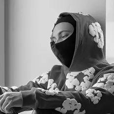 Ouve Official King Sway, vê vídeos de música, lê a biografia, vê as datas da digressão e muito mais!