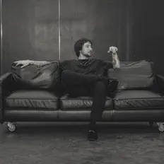 Jakekaiを聴いたり、ミュージックビデオを鑑賞したり、経歴やツアー日程などを確認したりしましょう！