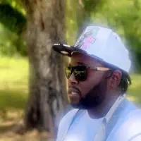 Écoutez undefined, regardez des vidéoclips, lisez la biographie, consultez les dates de tournée et plus encore !